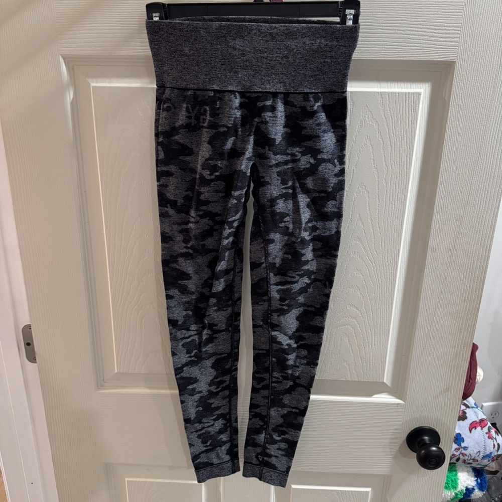 Gymshark Camo Leggings - Black and Gray